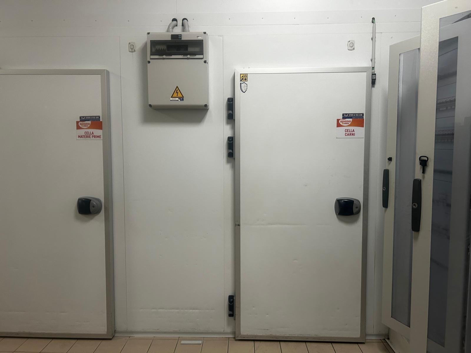 Cold room temperature control panels